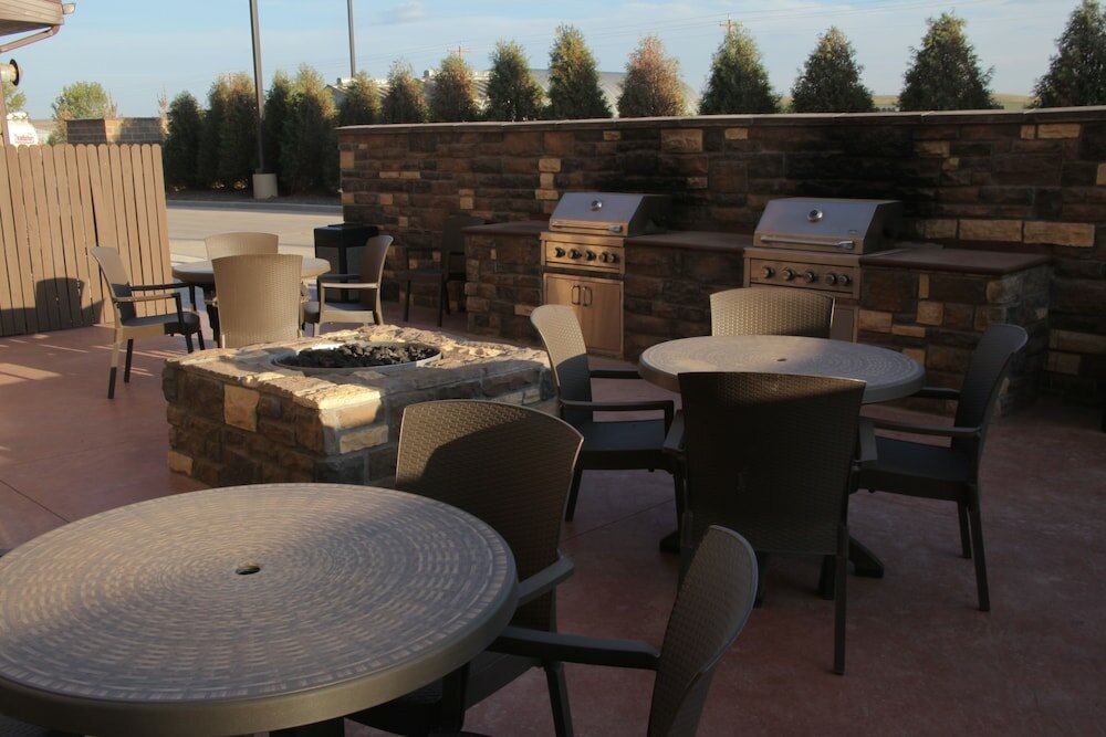 Фото Little Missouri Inn & Suites