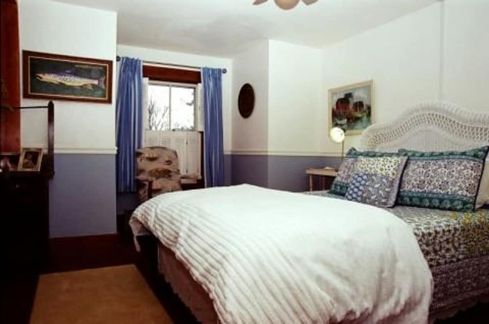 Фото Follansbee Inn