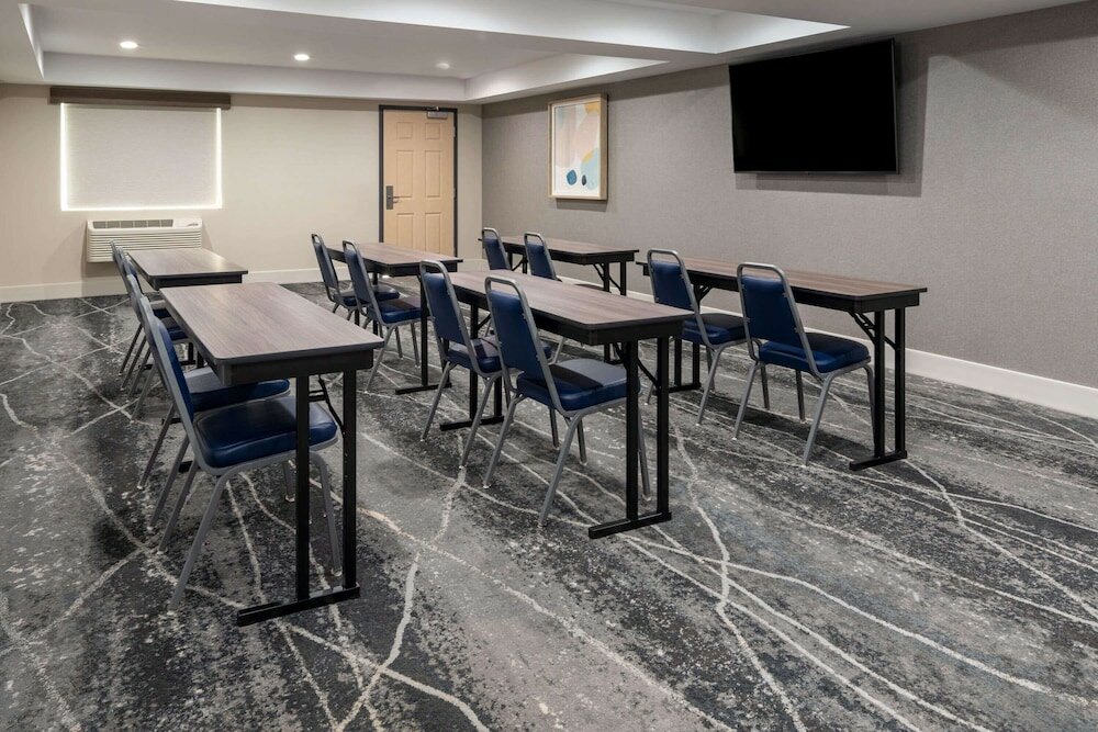 Фото Ramada by Wyndham Modesto Yosemite Area