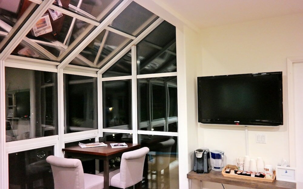 Фото Malibu Country Inn