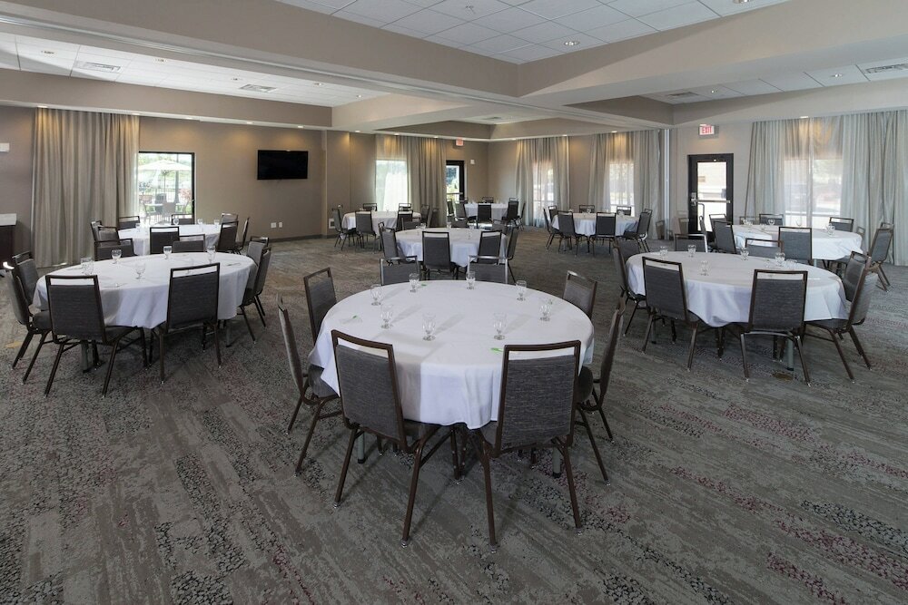 Фото Courtyard Bay City