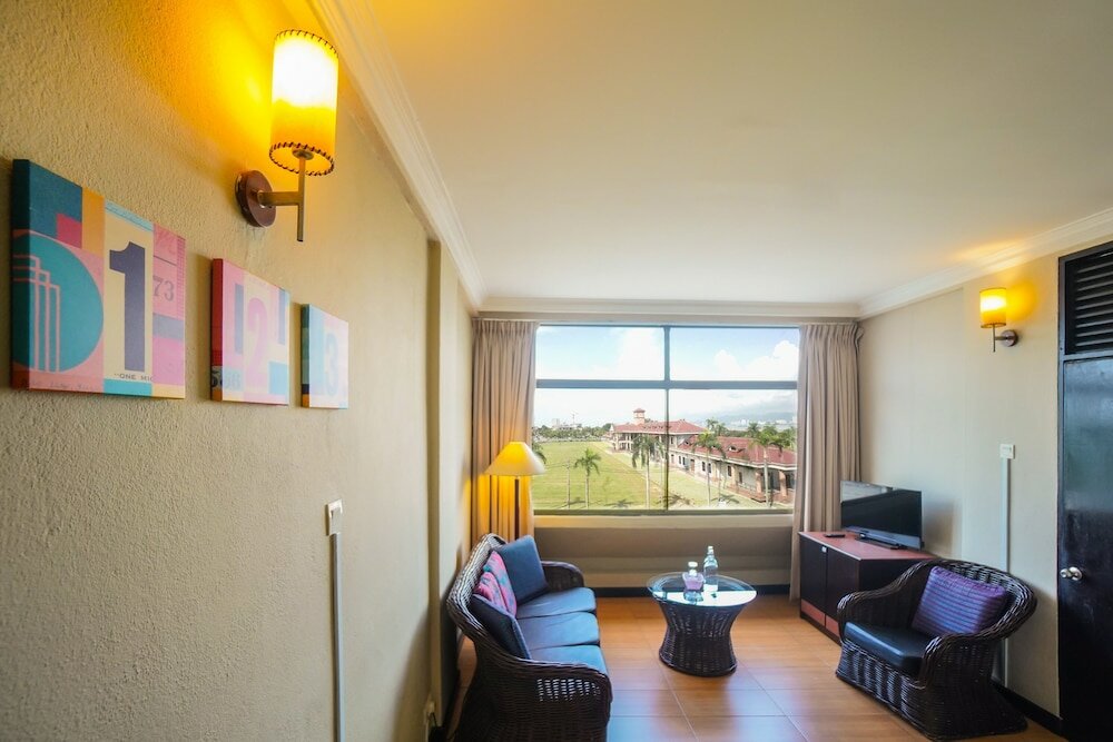 Фото Lodge 18 Hotel