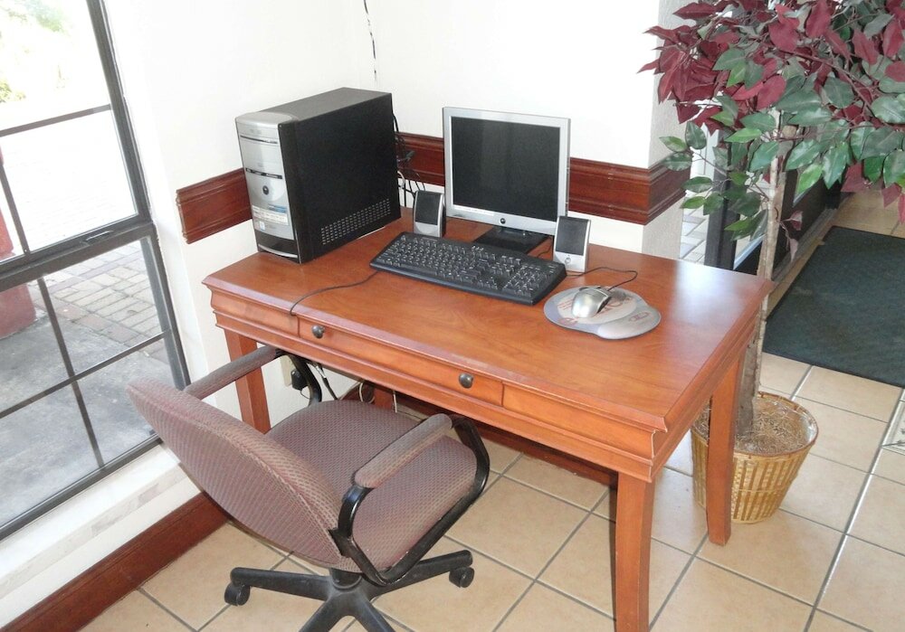 Фото Americas Best Value Inn Brownsville