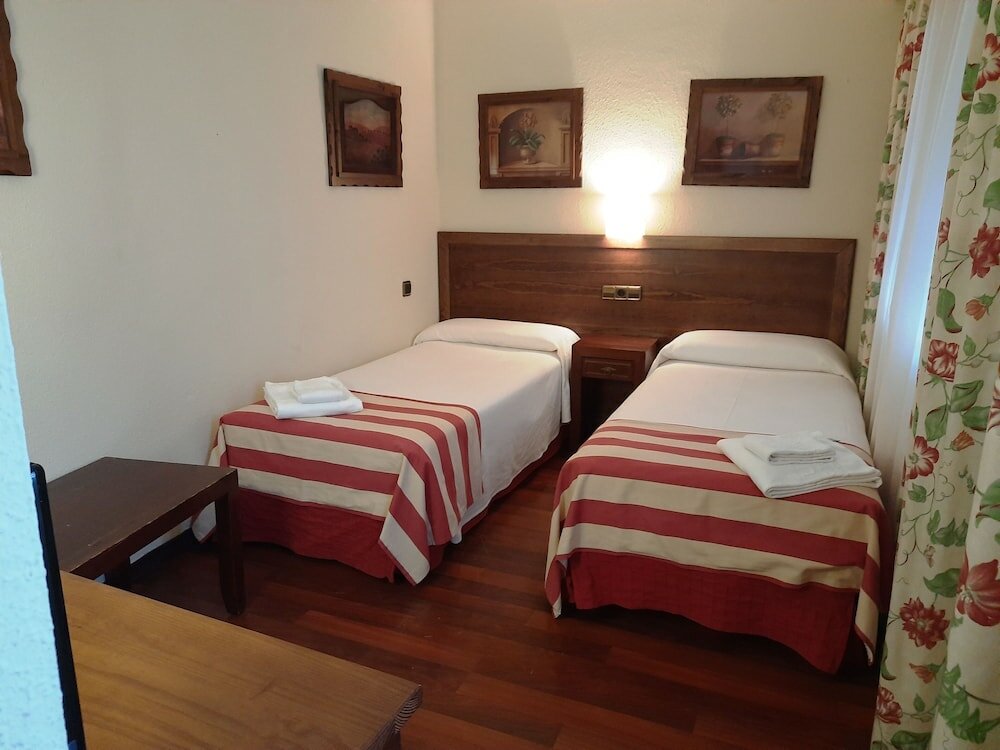 Фото Hotel Urogallo