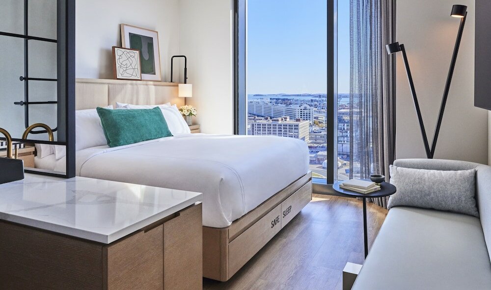 Фото Omni Boston Hotel at the Seaport