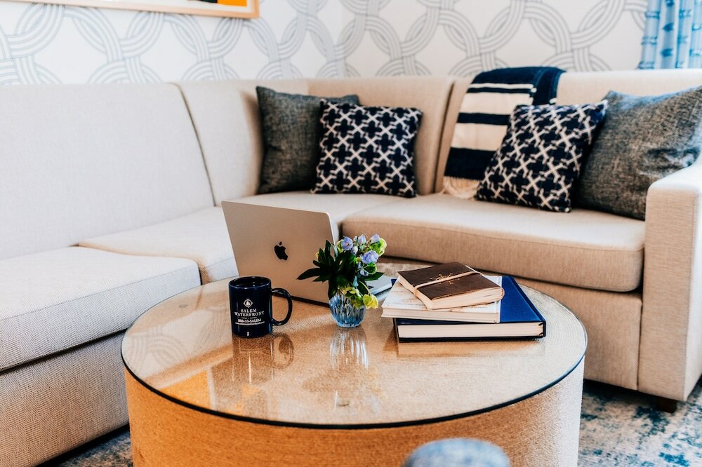 Фото Salem Waterfront Hotel & Suites