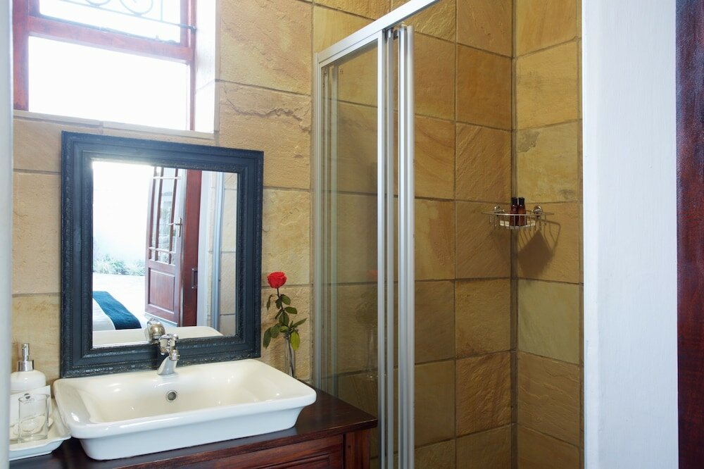 Фото Sea Whisper Guest House & Self Catering