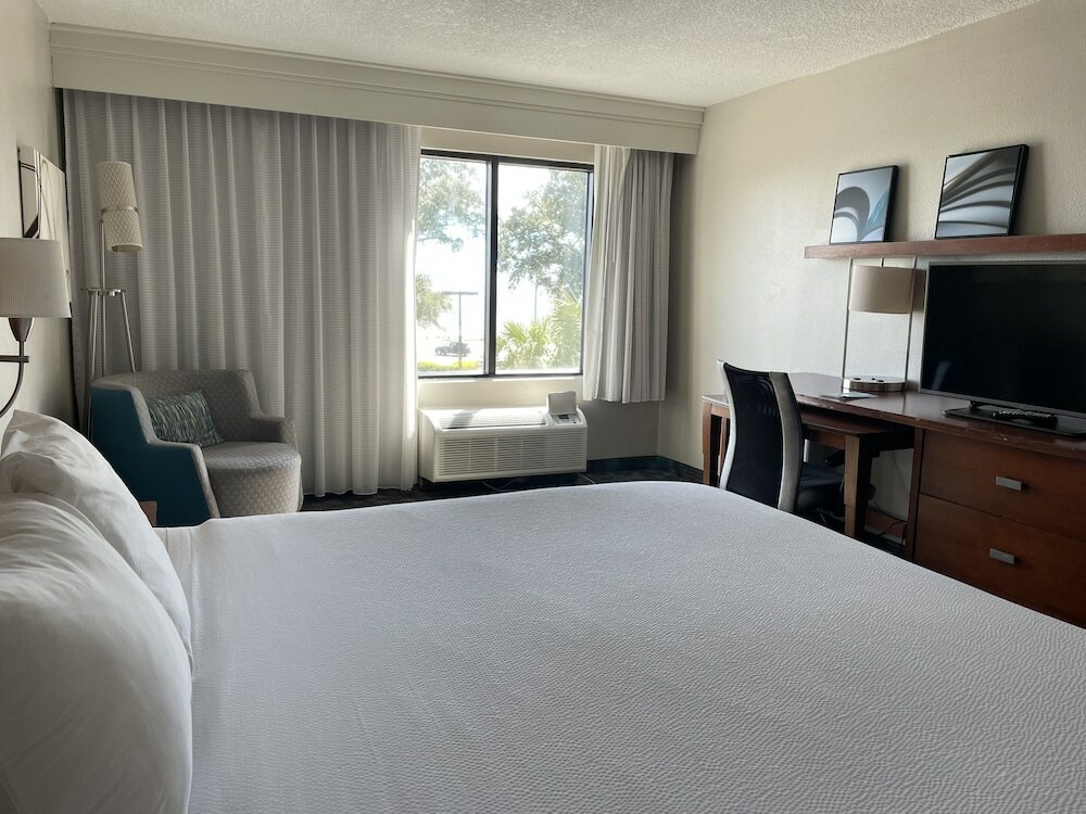 Фото Courtyard by Marriott Gulfport Beachfront