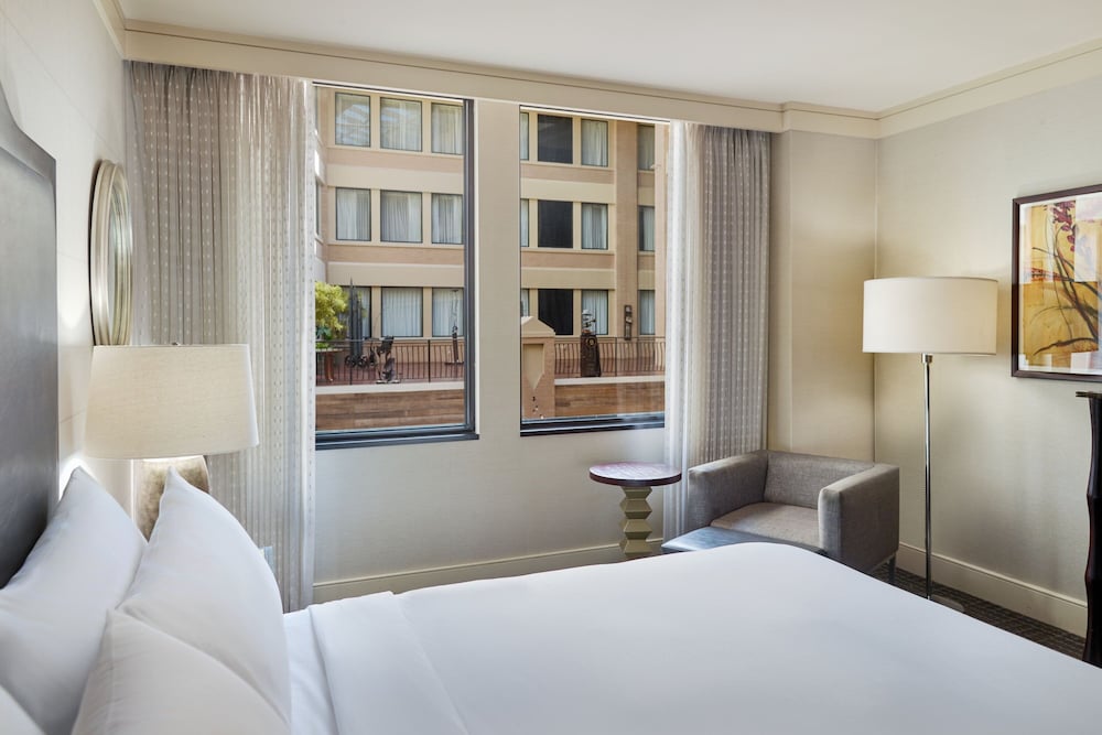 Фото Renaissance New Orleans Arts Warehouse District Hotel