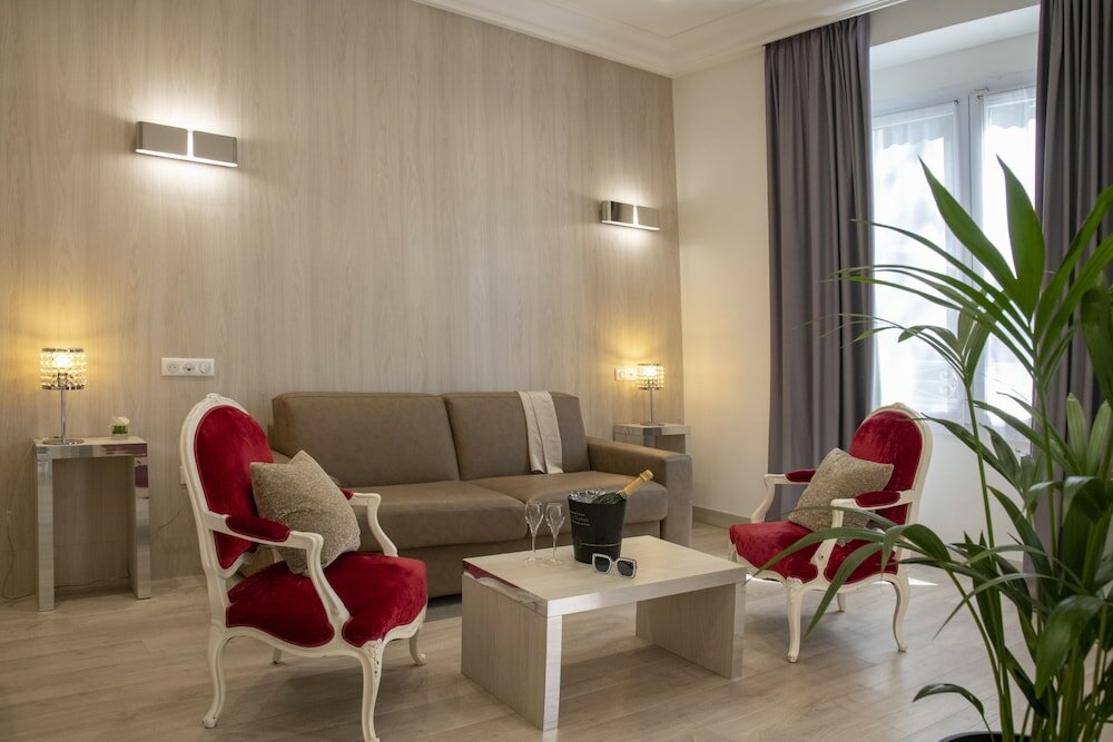 Фото Golden Tulip Cannes Hotel De Paris