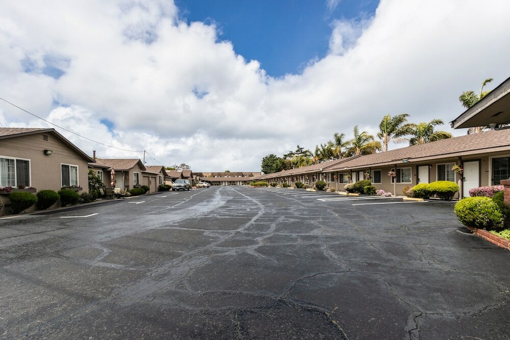 Фото Lone Oak Lodge