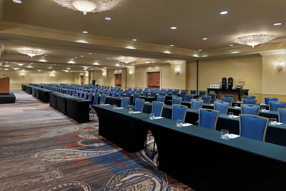 Фото Renaissance New Orleans Arts Warehouse District Hotel