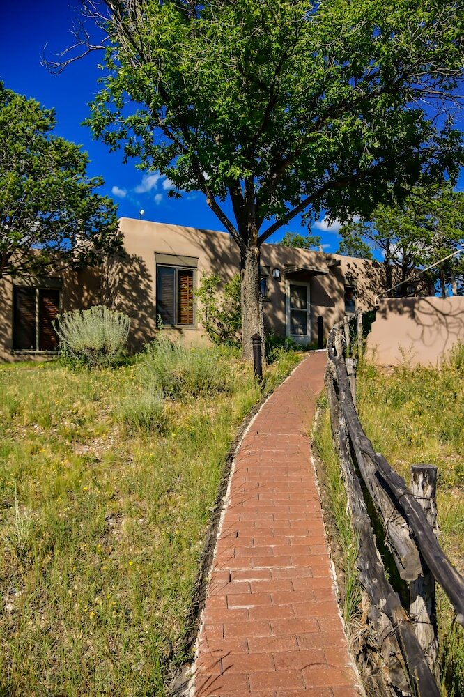 Фото Fort Marcy Hotel Suites by All Seasons Resort Lodging