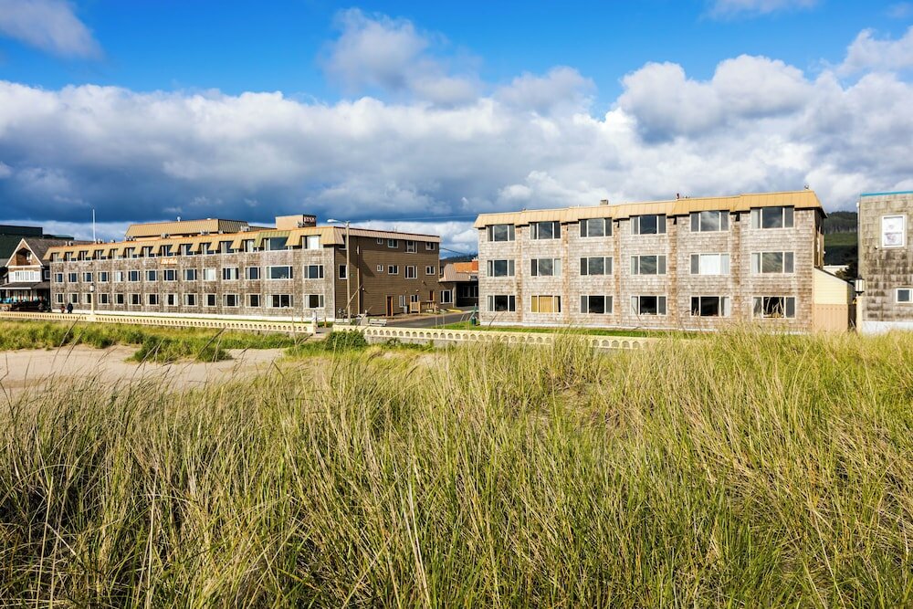 Фото Ebb Tide Oceanfront Inn
