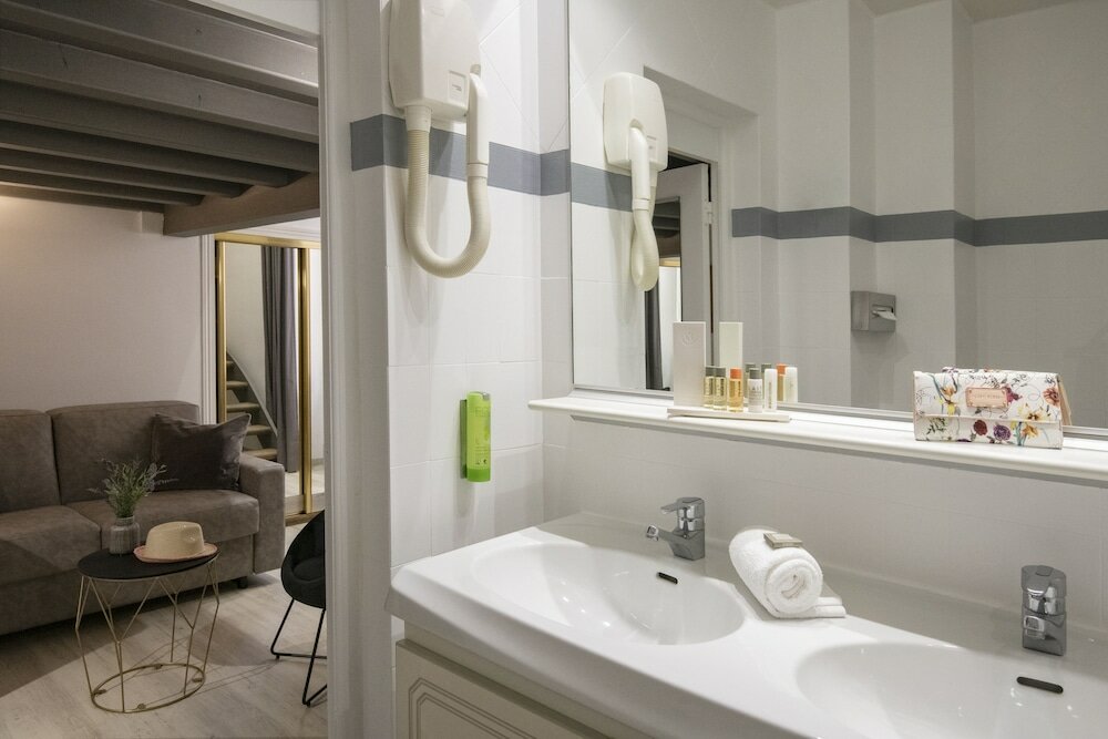 Фото Golden Tulip Cannes Hotel De Paris