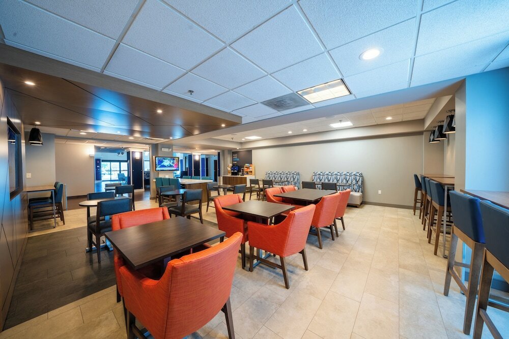 Фото Holiday Inn Express Hotel & Suites Tampa Northwest - Oldsmar, an Ihg Hotel