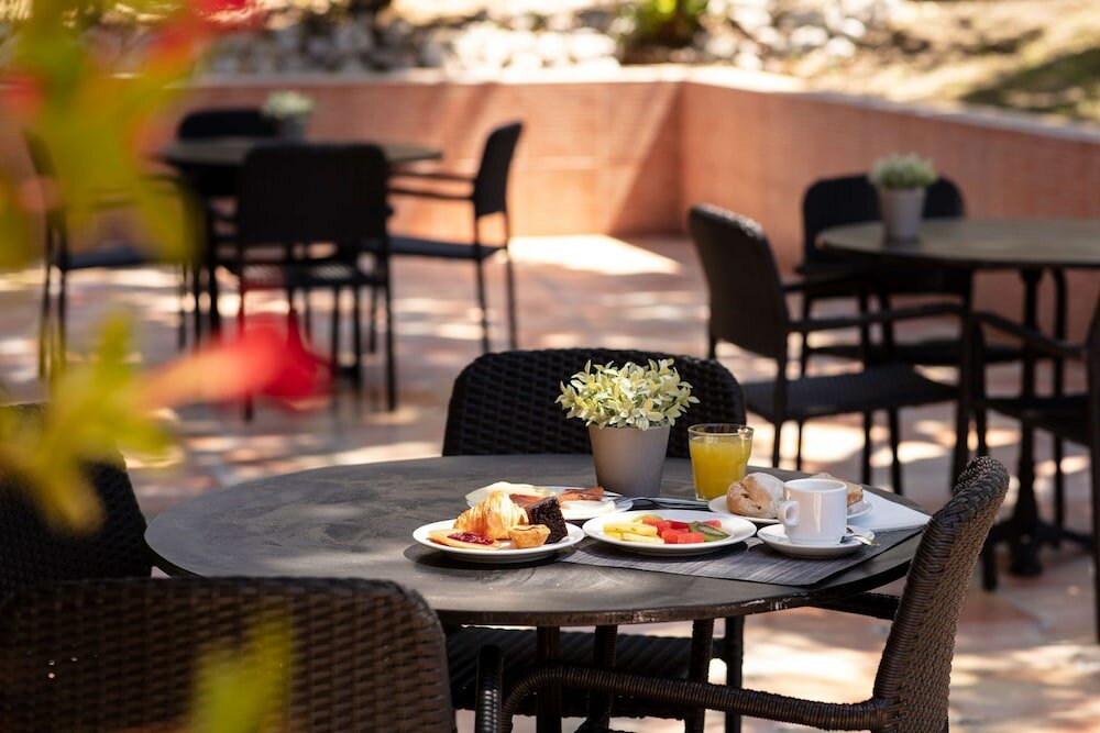 Фото Hotel Campanile Lisbonne Sud - Setubal