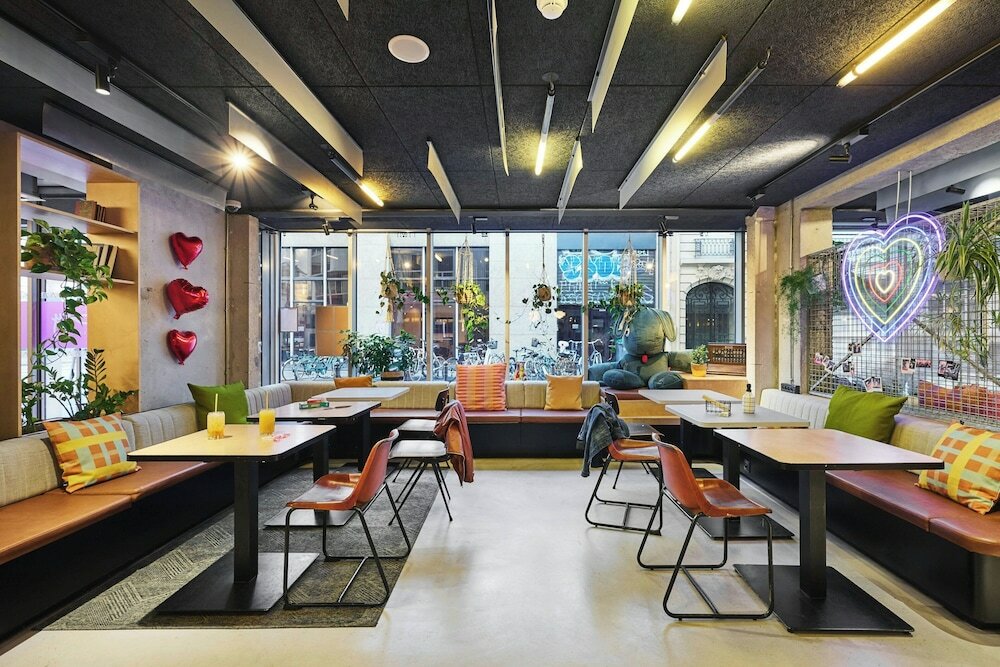 Фото Moxy Paris Bastille France