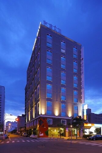 Внешний вид отеля Hotel Day Plus Tamsui в Новом Тайбэйе, фото 1