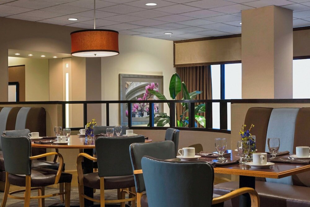 Фото Sheraton Houston Brookhollow Hotel