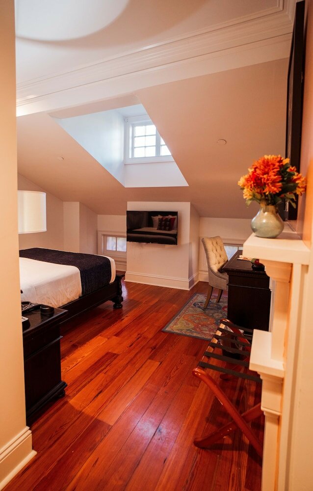 Фото Royal Frenchmen Hotel and Bar