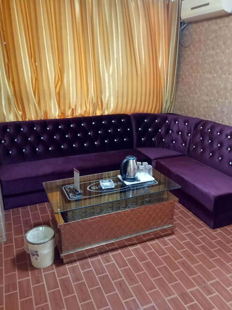 Фото Huayun Business Hotel