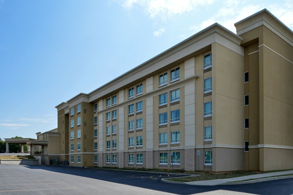 Фото Holiday Inn Martinsburg, an Ihg Hotel
