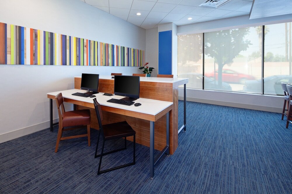 Фото Holiday Inn Express Los Angeles Lax Airport by Ihg
