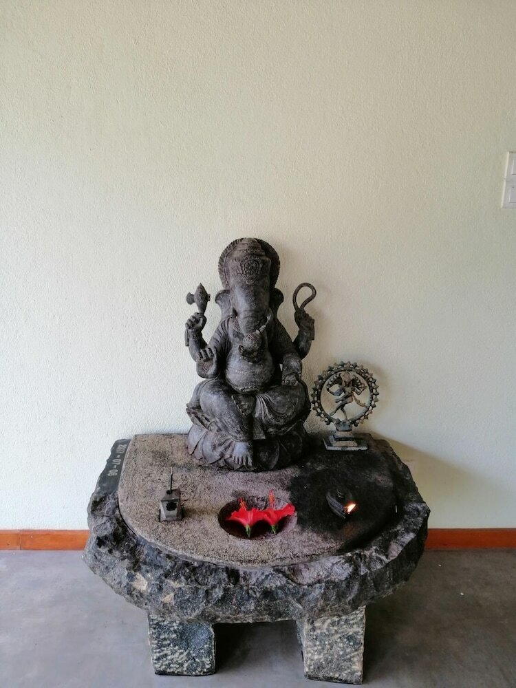 Фото Thambili cabanas