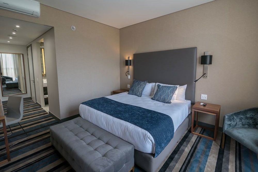 Фото Mayfair Hotel