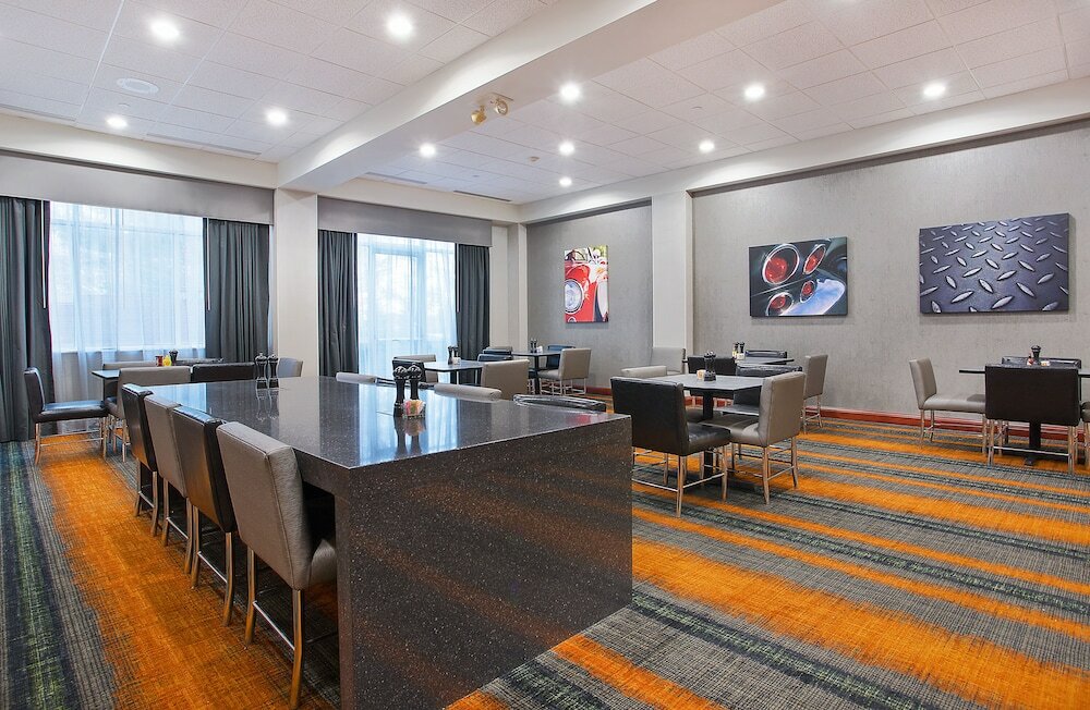 Фото Holiday Inn University Plaza-Bowling Green, an Ihg Hotel