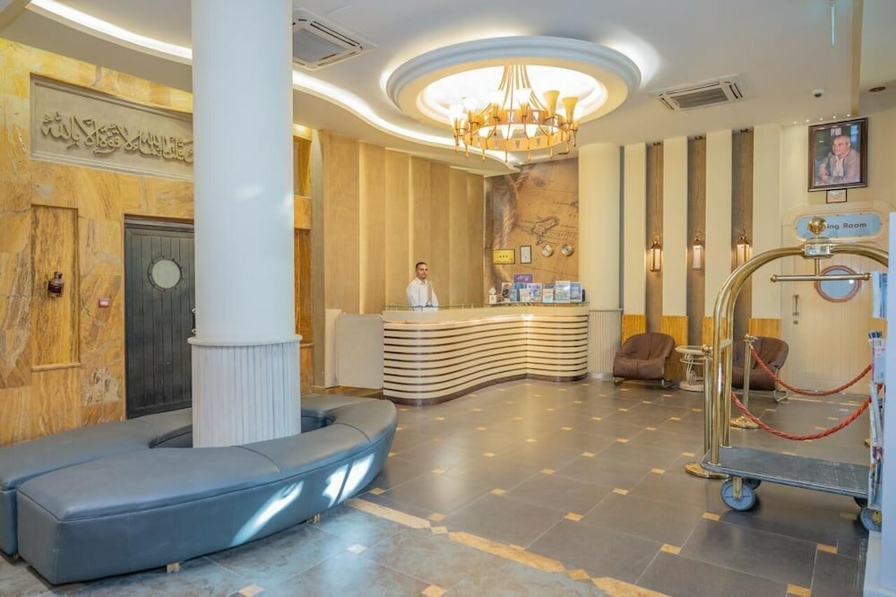 Фото Captain's Hotel