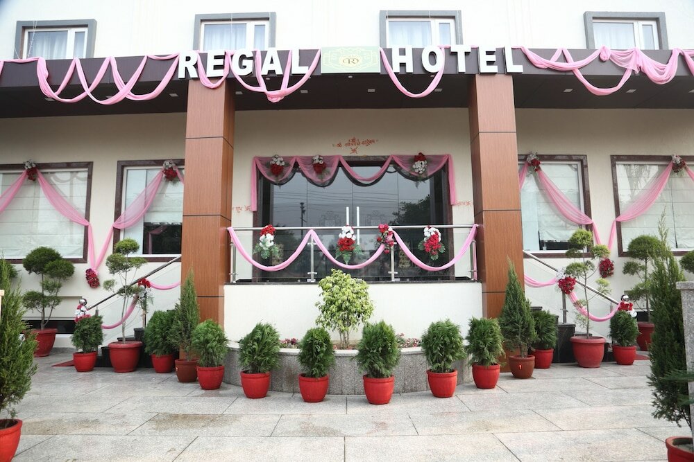 Фото Regal Hotel and Restaurant