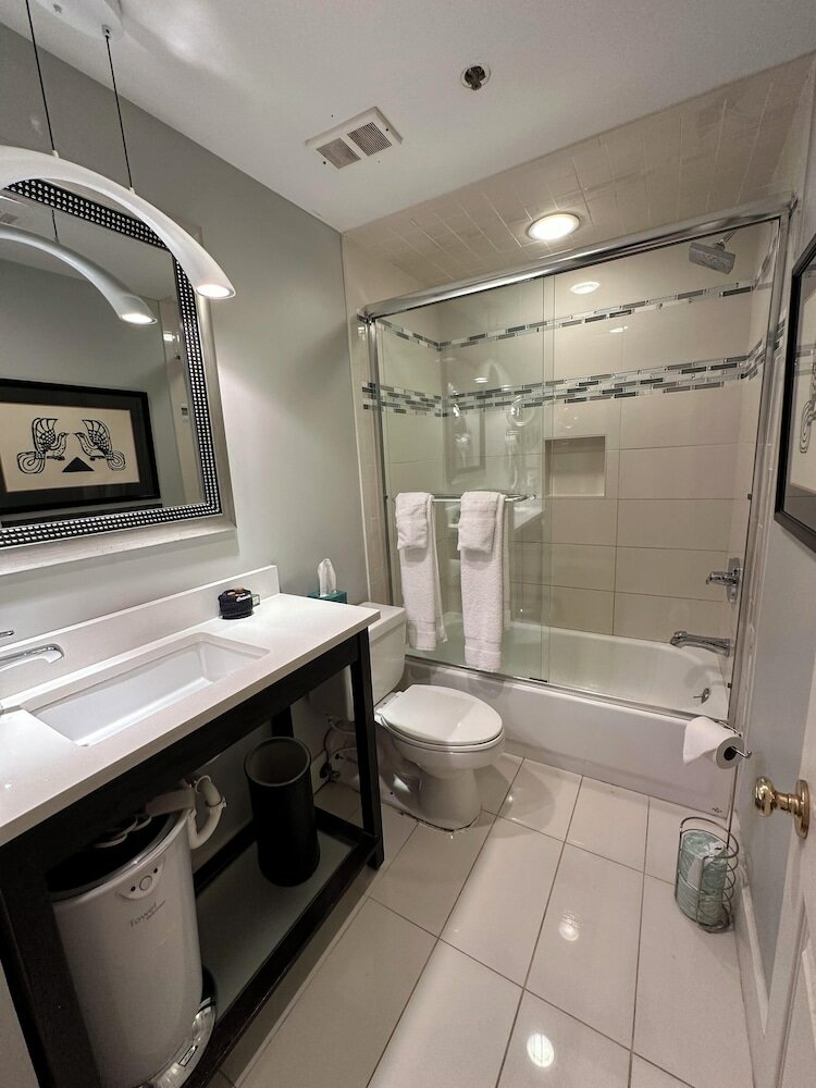 Фото Old Capitol Inn