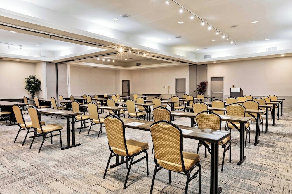 Фото Four Points by Sheraton Ventura Harbor Resort