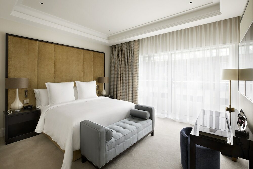 Фото Four Seasons Hotel London at Ten Trinity Square