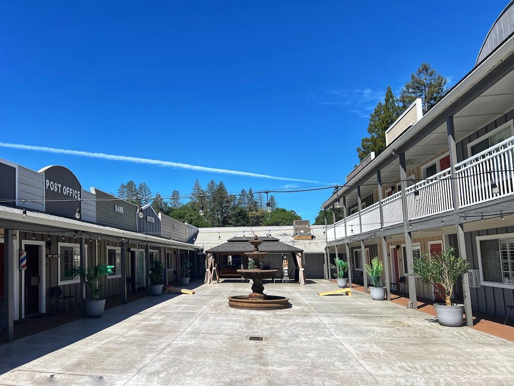 Фото The Old West Inn