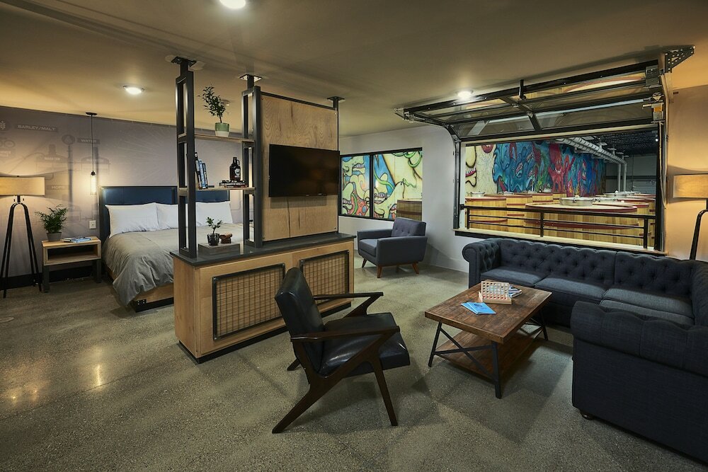 Фото DogHouse Hotel and Brewery