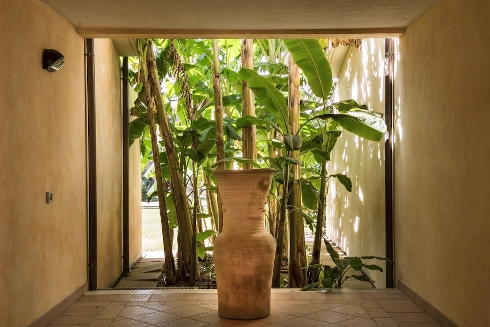 Фото Lantana Resort Hotel & Apartments