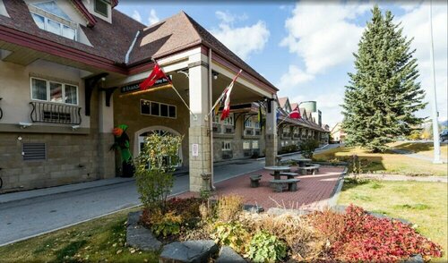 Внешний вид отеля Canmore Inn & Suites в Канморе, фото 3