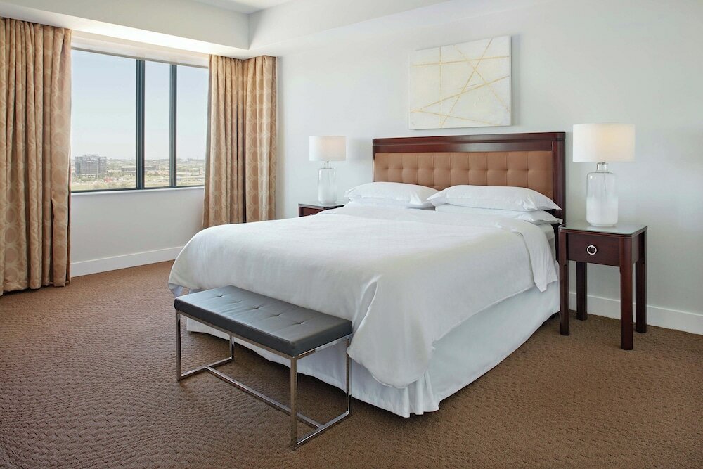 Фото Sheraton Parkway Toronto North Hotel & Suites