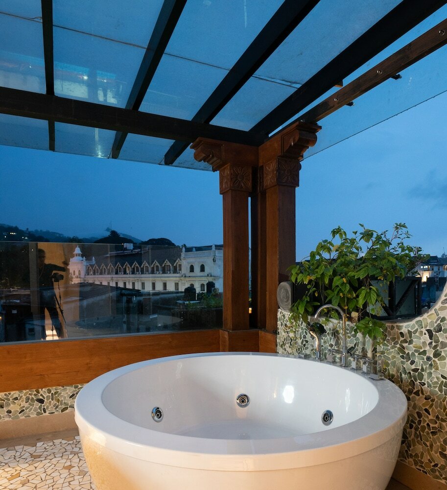 Фото The Radh Hotel