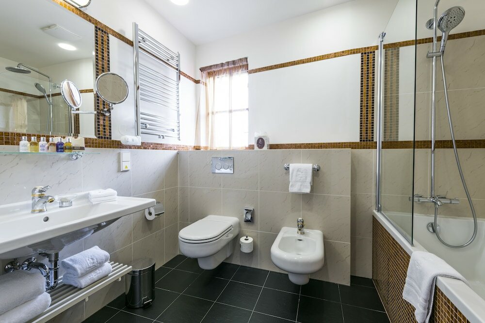 Фото Golden Well Hotel