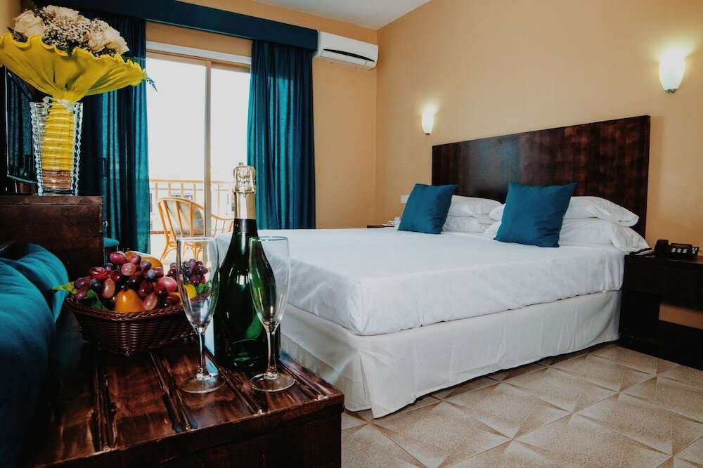 Фото Hotel Aeropuerto Sur