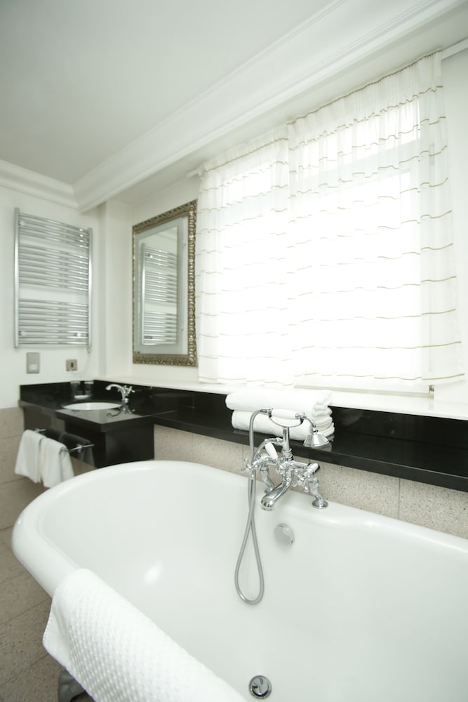 Фото The Bruce Hotel