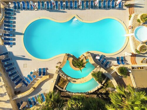 Внешний вид отеля Porto Azzurro Aparthotel в Сент-Полс-Бэйе, фото 2