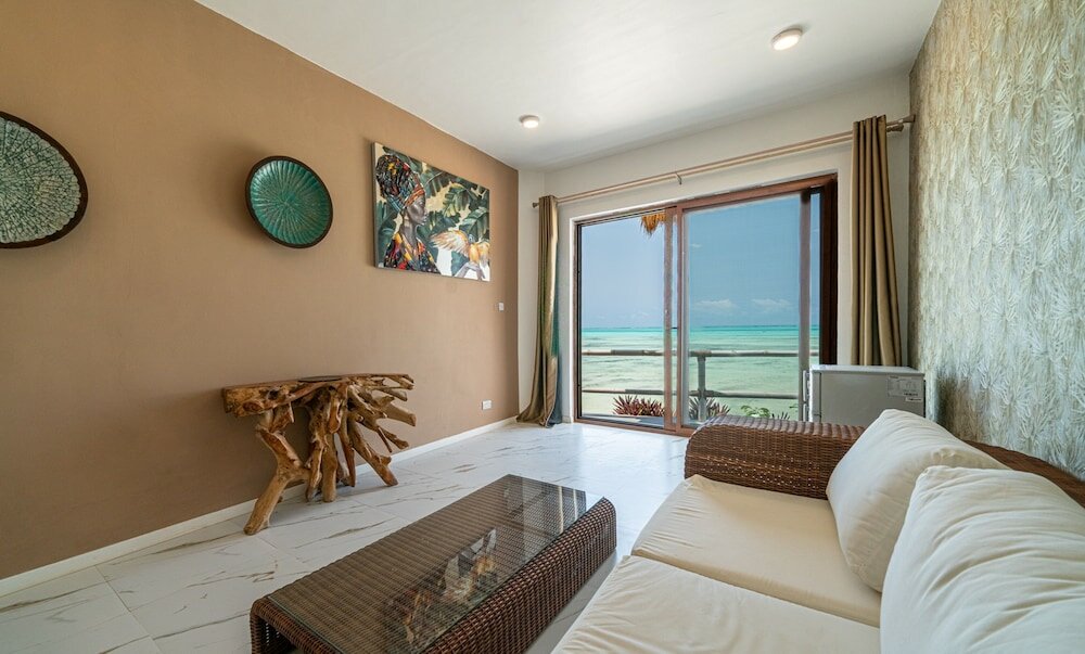 Фото Coral Rocks Hotel & Restaurant