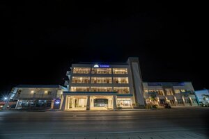 Гостиница Surfrider Resort Hotel