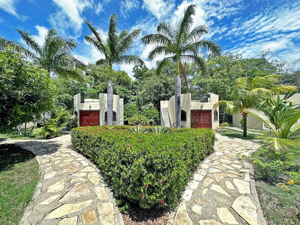 Фото Surf Ranch Hotel & Resort