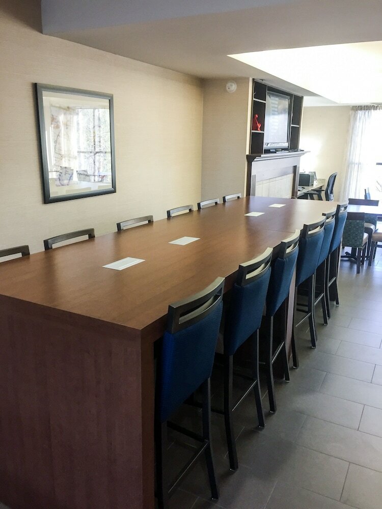 Фото Comfort Suites Regency Park